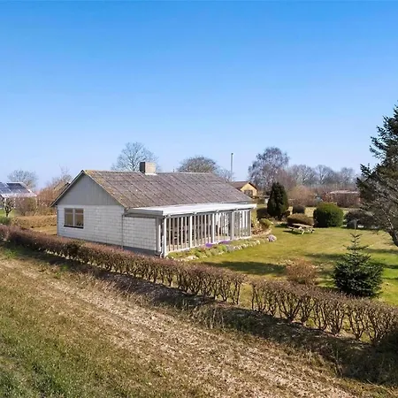 Feriehus Schoenes Mit Grill, Terrasse Und Garten