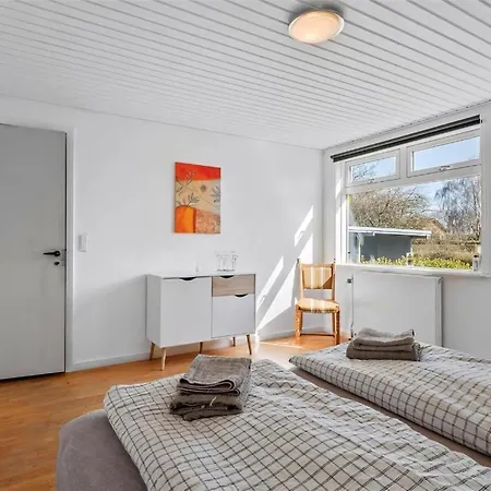 Schoenes Mit Grill, Terrasse Und Garten Feriehus *