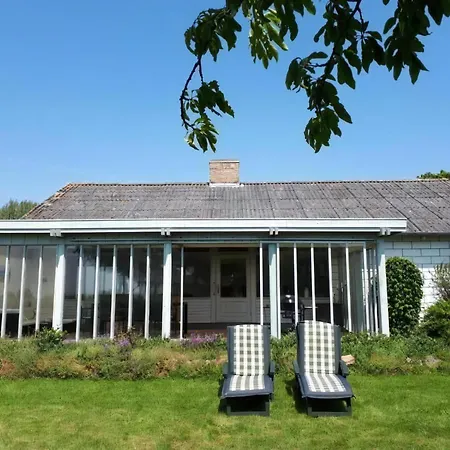 Feriehus Schoenes Mit Grill, Terrasse Und Garten